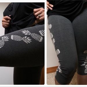 🍍  Grey Pineapple Capri Leggings 🍍